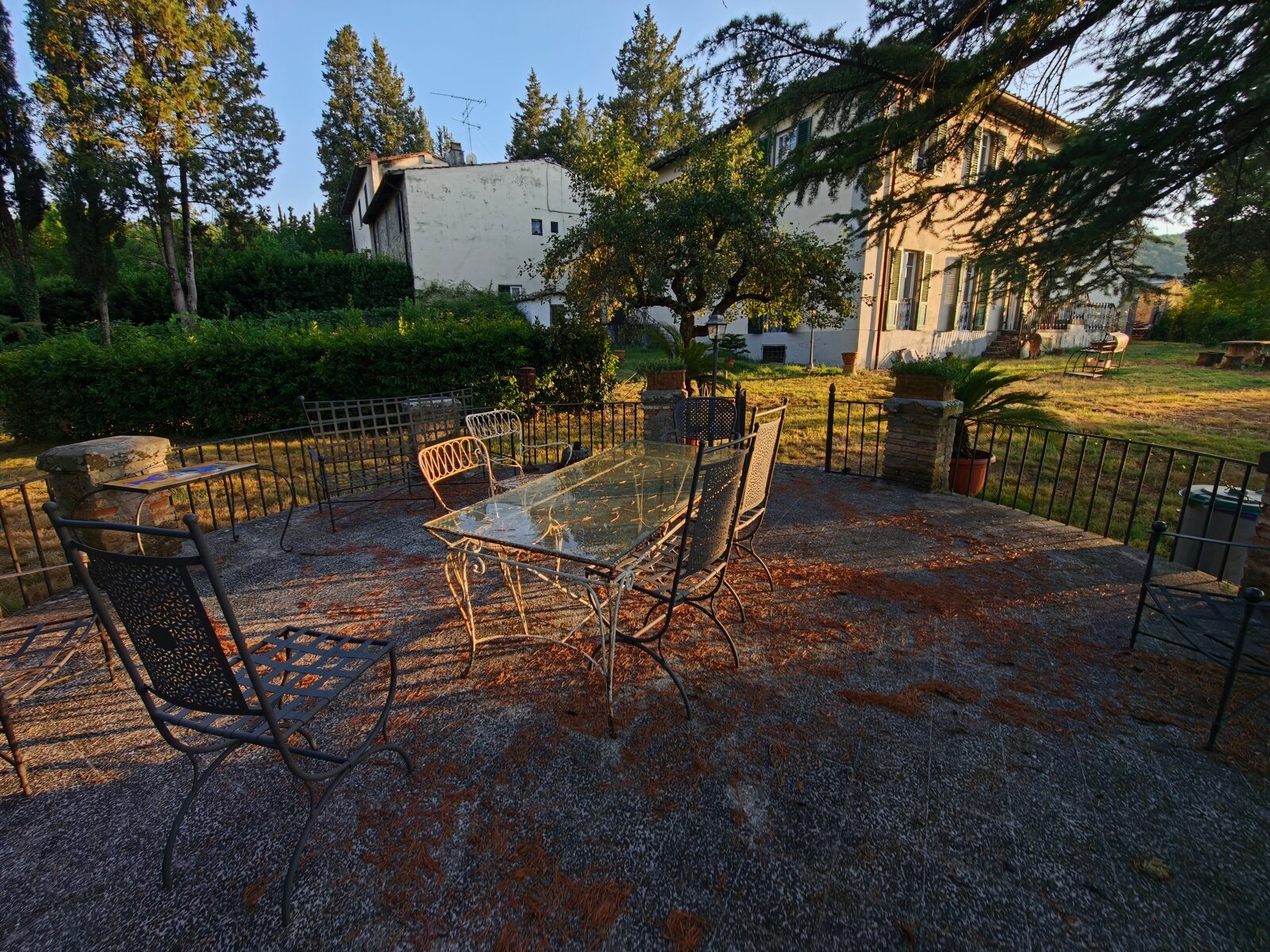 Terrace with table and chairs